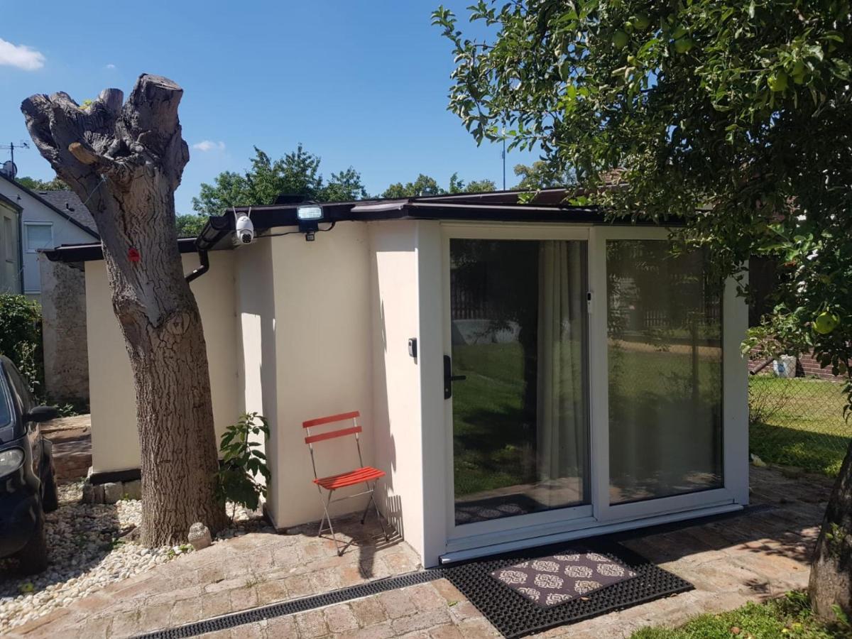 Villa Small House With Parking à Prague Extérieur photo