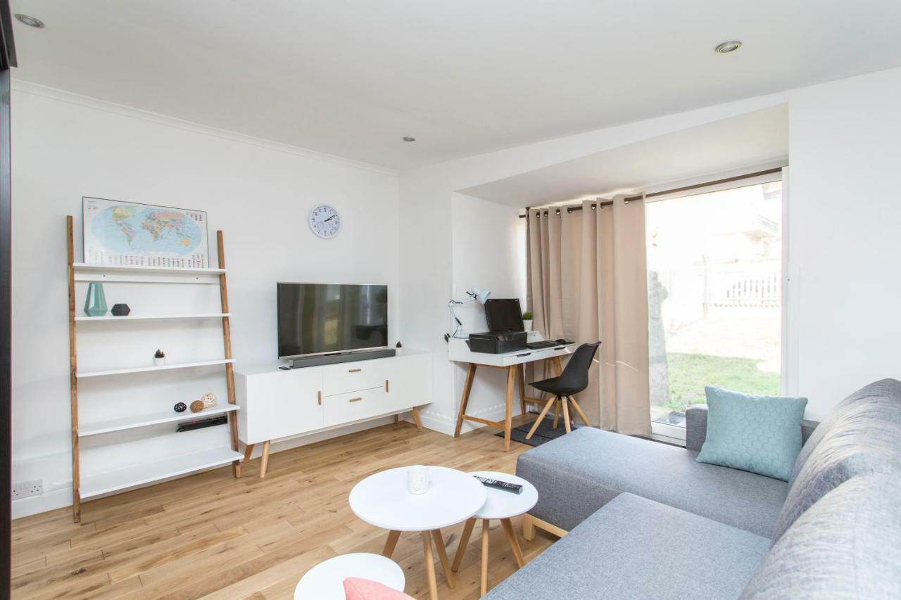 Villa Small House With Parking à Prague Extérieur photo